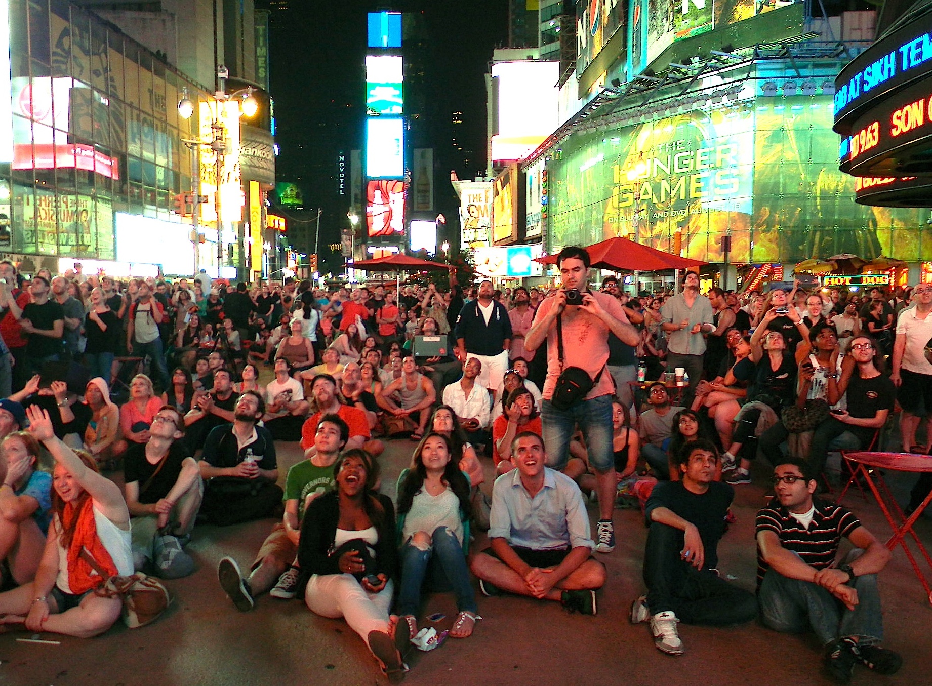 Huge Crowds Watched NASA Rover Land on Mars From NYC's Times Square